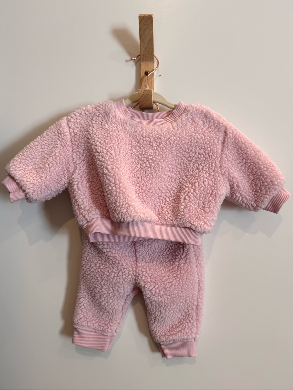 Cat & Jack Pink 0-3 month. Faux Sherpa sweatshirt and jogger Two-Piece Set